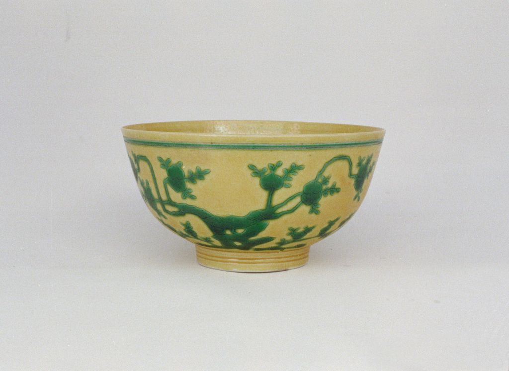 图片[2]-Yellow ground green colored flower-and-bird bowl-China Archive